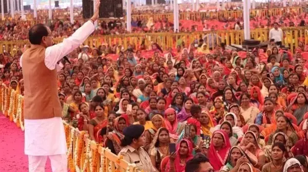MP Ladli Behna: Good News-लाड़ली बहनों को मिलने वाली 1000 की राशि बढ़कर होगी 3000... मुख्यमंत्री का बड़ा ऐलान...