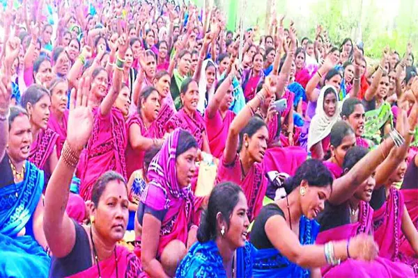 CG आंगनबाड़ी कार्यकर्ताओं-सहायिकाओं को बड़ी सौगात: सेवानिवृत्ति की आयु बढ़ाई गई...50 प्रतिशत रिक्त पदों पर होगी भर्ती