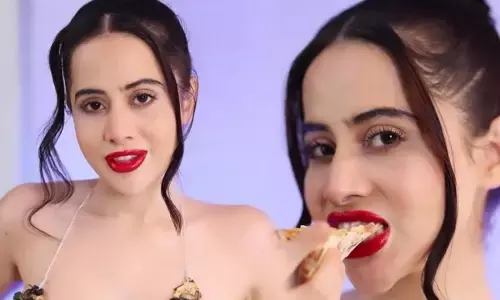 Urfi Javed Pizza Bikini Top: ओ भाई, उर्फी ने पिज्जा खाते-खाते बना डाली पिज्जा की अतरंगी ड्रेस, नए कारनामे ने फिर मचाया कहर...