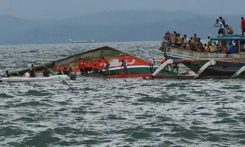 बड़ा हादसा: बारिश के बीच नदी में पलटी नाव, 100 से ज्यादा की मौत, 97 लापता, 300 लोग थे सवार