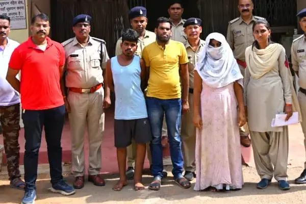 छत्तीसगढ़ में पत्नी ने प्रेमी के साथ मिलकर पति को उतारा मौत के घाट, साथ बैठकर पी शराब, फिर गला घोंटकर मार डाले...