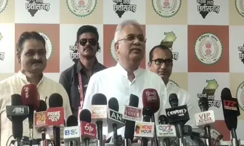 CG में मुकाबला कांग्रेस और भाजपा में : सीएम भूपेश ने कहा - छत्तीसगढ़ में थर्ड फ्रंट का कोई प्रभाव नहीं, कांग्रेस को बीजेपी के सीएम फेस का इंतजार