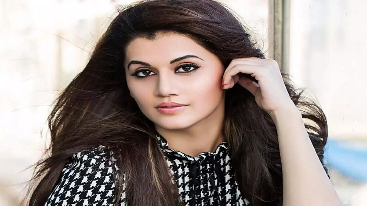 Taapsee Pannu: तापसी पन्नू ने खोला बॉलीवुड का कच्चा-चिट्ठा!, जानिए एक्ट्रेस ने ऐसा क्या सनसनीखेज खुलासा किया...पढ़े पूरी खबर