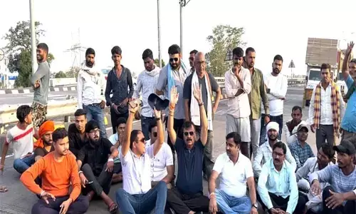 Bilaspur News: नागरिक सुरक्षा मंच व ग्रामवसियों ने नेशनल हाईवे को किया चक्काजाम, एनएच के अधिकारी ब्लैक स्पॉट पर थे निरीक्षण पर