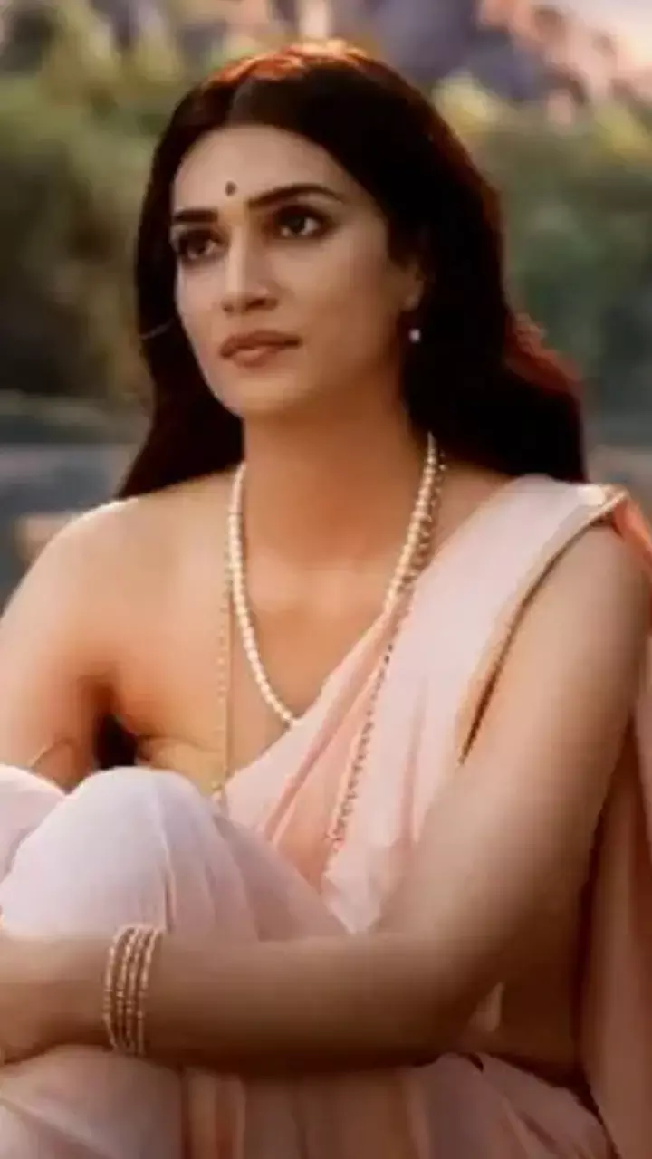 Adipurush Movie: आदिपुरुष में अब माता सीता के इस डायलॉग पर चली कैंची, मचा बवाल...