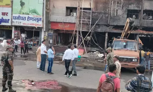 Video : CG Burning Complex कोरबा के कमर्शियल कॉम्प्लेक्स में लगी भीषण आग, 3 की मौत देखिए जान बचाने के लिए किस तरह कूदे लोग