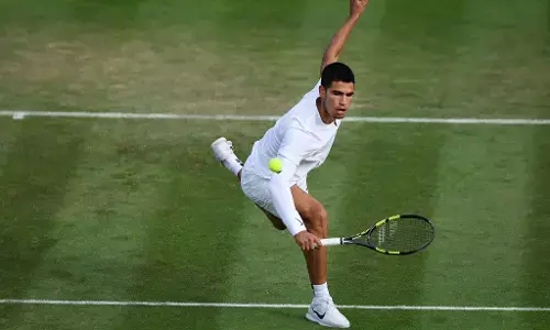 उभरते हुए टेनिस स्टार कार्लोस अल्करेज गार्फिया घास पर प्रदर्शन करने के लिए तैयार