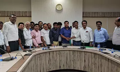 ब्रेकिंग न्‍यूज: हड़ताल की तैयारी, इन दो बड़े संगठनों ने मिलाया हाथ, दो दिन में देंगे नोटिस, बढ़ सकती है सरकार की मुश्किलें