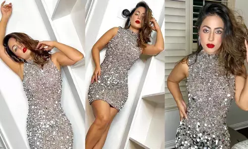 Hina Khan Photos: चमचमाती शॉर्ट ड्रेस में हिना खान ने दिखाई कयामत अंदाज, लुक देख लोग बोले- कतई जहर है मैडम...