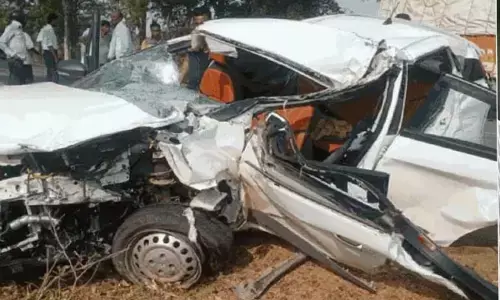 Balod News-खड़े ट्रक से जा टकराई तेज रफ्तार कार, बच्ची और बड़ी मम्मी की मौत, 4 गंभीर...समाहरोह में शामिल होकर लौट रहा था परिवार