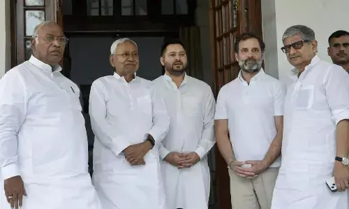 Patna Opposition Meeting: मोदी  के मुकाबले के लिए पटना में विपक्ष की बड़ी बैठक जारी, 15 पार्टियां जुटीं