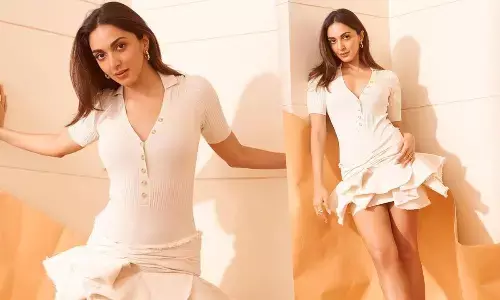 Kiara Advani Photos: बार्बी डॉल बनकर निकलीं कियारा आडवाणी, इतनी छोटी सी ड्रेस में दिए बेबाक पोज...यूजर्स बोले-आपकी ड्रेसिंग सेंस...