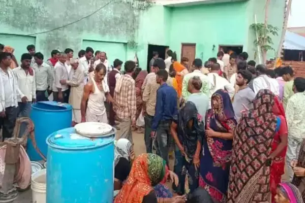 दूल्हा-दुल्हन सहित पांच को मार डाला, बड़े भाई ने शादी के दूसरे दिन सो रही नई नवेली दुल्हन समेत पांच को फरसे से काटा, फिर खुद को भी गोली मारी....