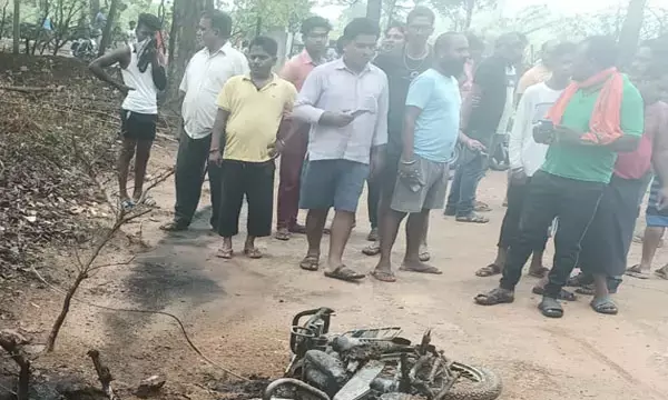 CG News: 11 केवी की तार बाइक सवार युवक के ऊपर गिरी, देखते ही देखते जलकर हो गई मौत