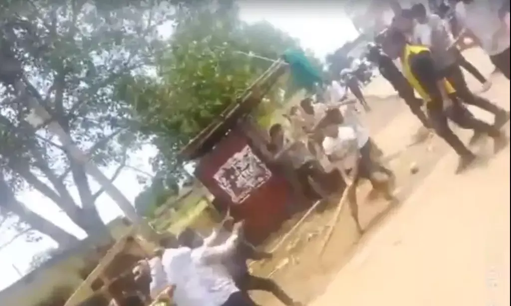 Bilaspur news:-दो पक्षों में चले लाठी डंडे, महिलाओं ने भी भांजी लाठियां, दोनो पक्षों पर एफआईआर दर्ज,वीडियो वायरल