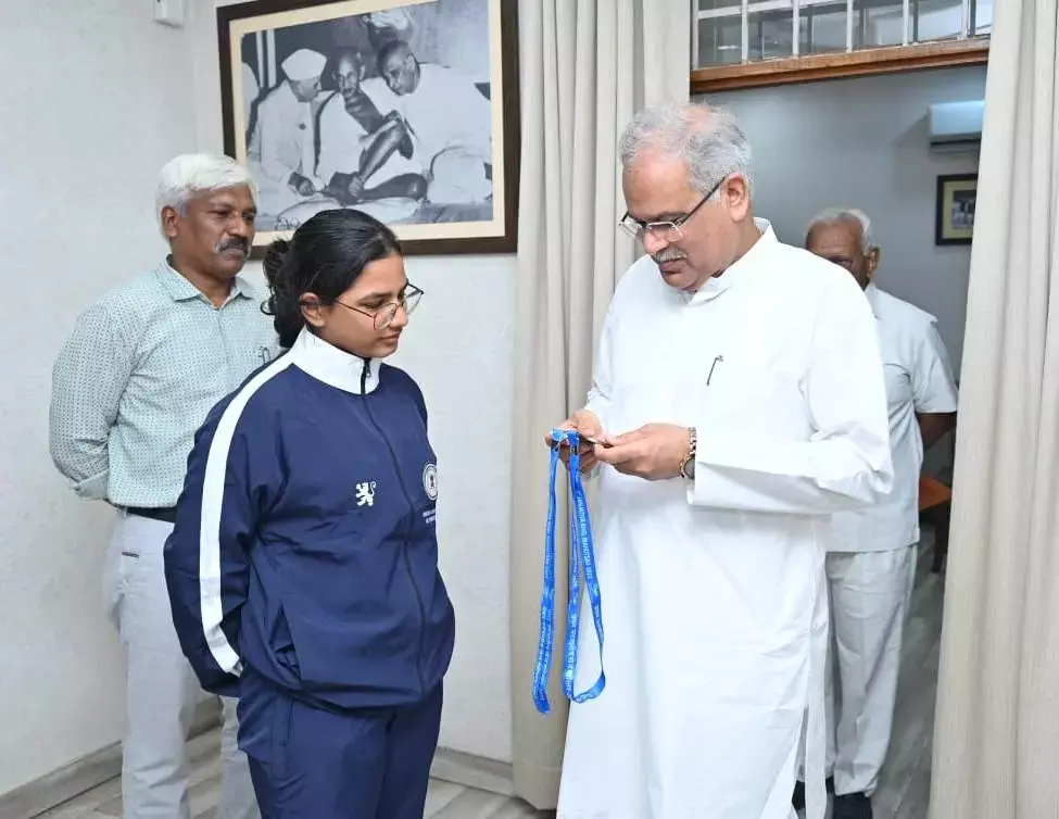 छत्तीसगढ़ की युवा तैराक अल्योशा ने राष्ट्रीय जनजातीय खेल महोत्सव में जीते दो पदक, मुख्यमंत्री ने दी बधाई
