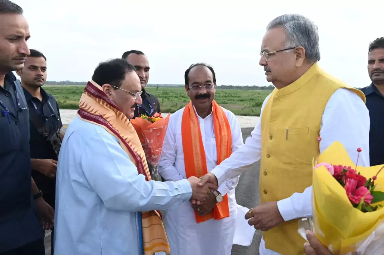 JP Naddas visit in Chhattisgarh: भाजपा के राष्‍ट्रीय अध्‍यक्ष नड्डा पहुंचे बिलासपुर, एयरपोर्ट पर नेताओं ने किया भव्‍य स्‍वागत
