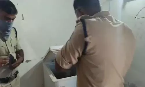 Korba News: गौ मांस की आशंका पर पुलिस ने मारी रेड़, फ्रीजर में कटे हुए मांस के अलावा मिला खाल व हड्डियों का ढेर, दो हिरासत में