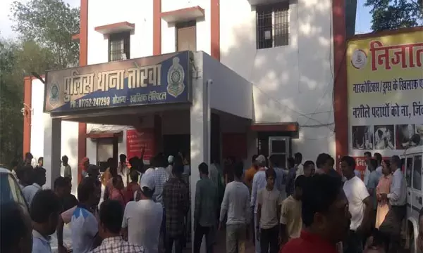 Bilaspur News: युवती को भगा ले गया रेलकर्मी, परिजनों ने लगाया लव जेहाद का आरोप, युवती ने पुलिस से कहा प्यार करती हूं, मुझे दीजिये सुरक्षा