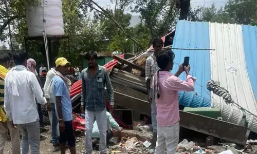 एक्सीडेंट में 12 की मौतः तेज रफ्तार कंटेनर ने कई गाडियों को मारी टक्कर, 28 घायल...