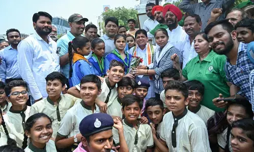 रायपुर के सबसे लम्बे वन डे प्लांटेशन ड्राइव में शामिल हुए शहर के एनजीओ और स्कूली बच्चे...