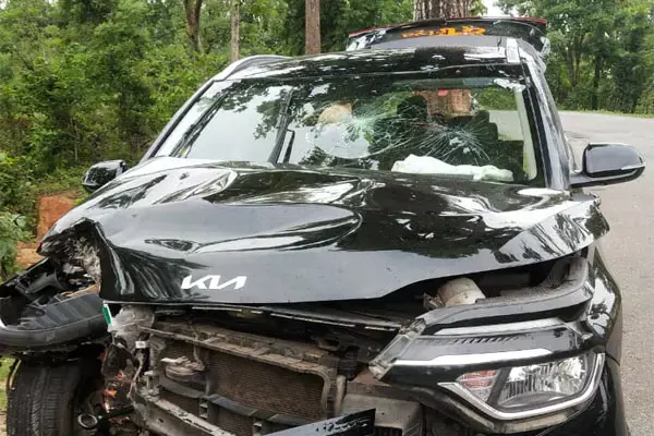 CG-पीएम की सभा मे जा रहे भाजपाई की कार पलटी, 6 कार्यकर्ता घायल