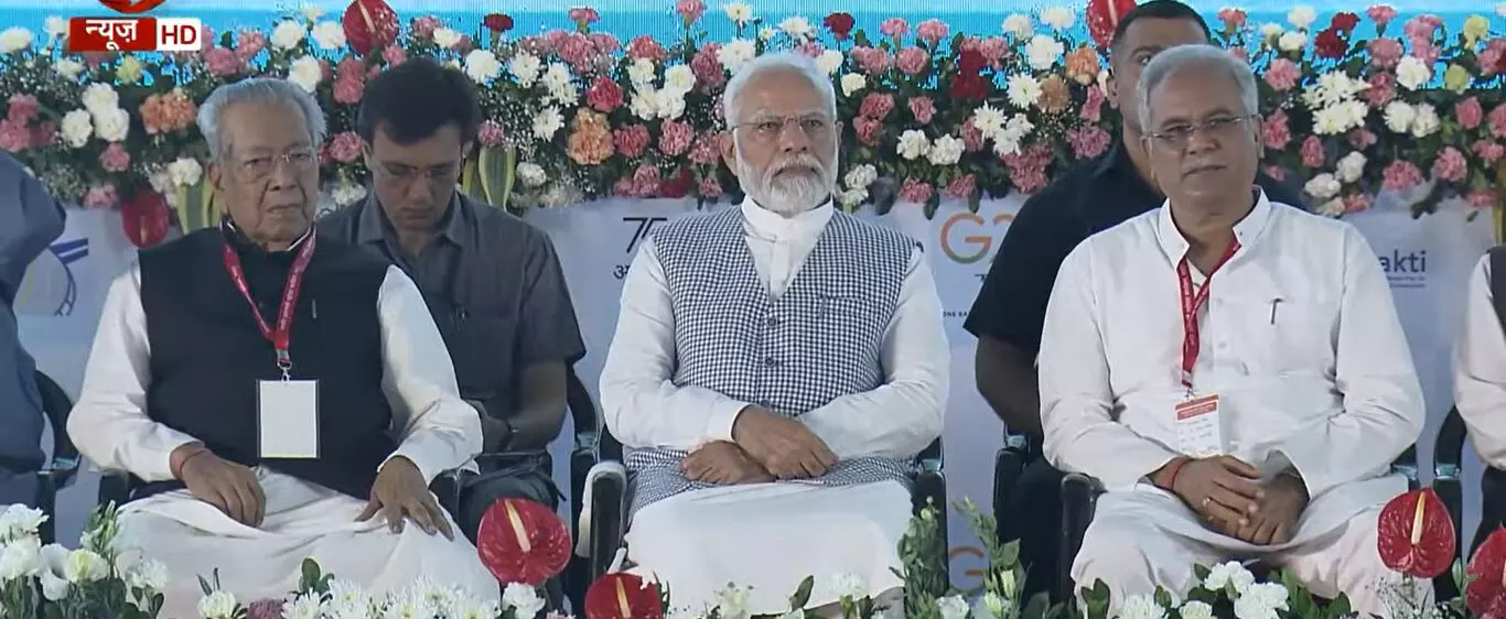 PM Narendra Modi Visit in Chhattisgarh: पीएम मोदी ने कहा- इससे छत्तीसगढ़ के लोगों का जीवन आसान बनेगा, 10 केंद्रीय योजनाओं का किया शिलान्यास और लोकार्पण PM Narendra Modi Visit in Chhattisgarh: पीएम मोदी ने कहा- इससे छत्तीसगढ़ के लोगों का जीवन आसान बनेगा, 10 केंद्रीय योजनाओं का किया शिलान्यास और लोकार्पण