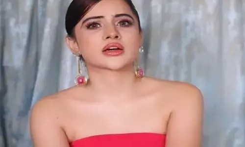 Urfi Javed: लड़की नहीं, किन्नर है!...आखिरकार उर्फी जावेद ने अपने बारे में खोले चौंकाने वाले राज़, देखें VIDEO क्या है सच्चाई...