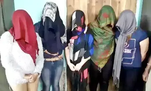 CG देह व्यापार का भंडाफोड़: बाहर से ताला बंद कर अंदर हो रहा था जिस्मफरोशी का धंधा, पुलिस पहुंची तो इस हालत में मिले लड़के और लड़कियां
