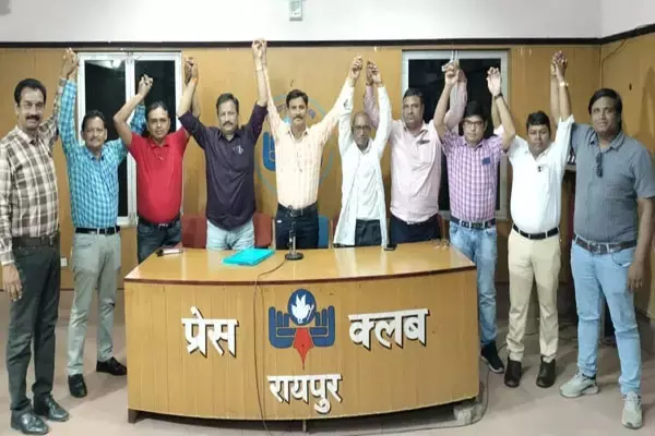 CG स्कूलों में लटकेंगे ताले: इस तारीख से शिक्षकों की अनिश्चितकालीन हड़ताल, 18 जुलाई को जंगी प्रदर्शन