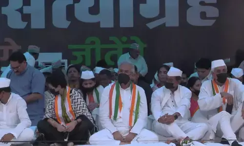 maun satyaagrah: सीएम भूपेश के साथ गांधी मैदान में कांग्रेस सरकार और संगठन का मौन सत्‍याग्रह शुरू, देखें तस्‍वीरें