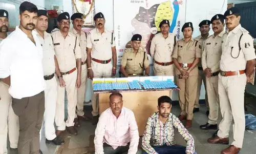 Dhamtari Crime: नशे का कारोबार करने वालों पर बड़ी कार्रवाई, नशीली दवाओं के साथ 2 गिरफ्तार