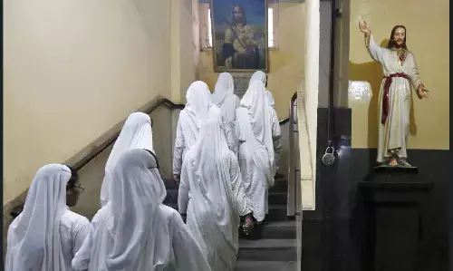 Crime News: चर्च के पादरी ने लड़की को किया प्रेग्नेंट, फिर ऐसा किया हो गई मौत, होश उड़ा देगा पूरा मामला