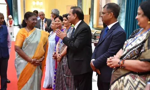 Bilaspur News: कुलपति प्रो. चक्रवाल विजिटर्स कॉन्फ्रेंस में हुए शामिल, दिल्ली में राष्ट्रपति से की मुलाकात...