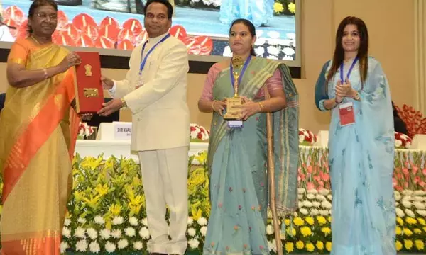 CG सम्मान PHOTO: छत्तीसगढ़ के 2 कलेक्टरों समेत 5 आईएएस अफसरों को राष्ट्रपति से मिला भूमि सम्मान