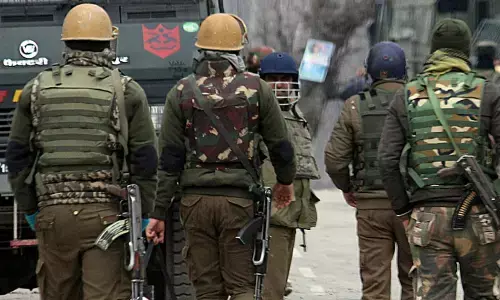 Jammu-Kashmir News: जम्मू-कश्मीर में सेना ने की घुसपैठ की कोशिश नाकाम, दो घुसपैठियों को मार गिराया