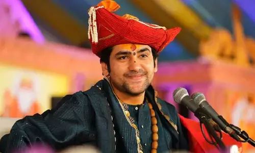 Rude Comments on Women: ऐसी है महिलाओं के लिए हमारे पूजनीयों की भाषा, धीरेंद्र कृष्ण शास्त्री से पहले भी कइयों ने लांघी सीमा...