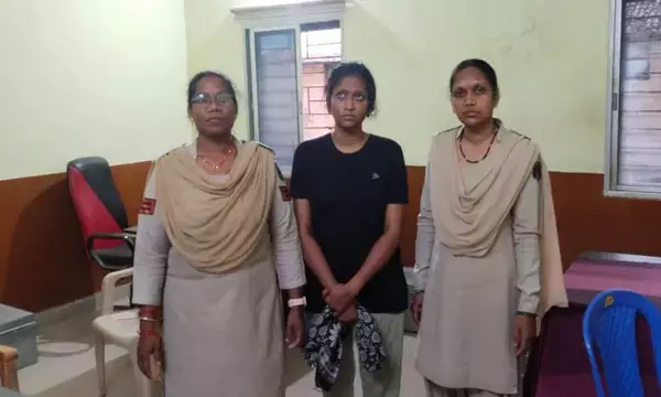 Ambikapur News: महिला चिकित्सक के दस्तावेजों से फर्जी सर्टिफिकेट बना प्रैक्टिस करने वाली युवती गिरफ्तार