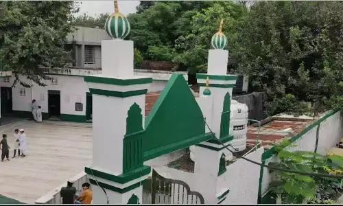 Delhi News: बंगाली मार्केट मस्जिद और तकिया बब्बर शाह को रेलवे ने भेजा नोटिस, कहा- 15 दिन के अंदर हटा दें