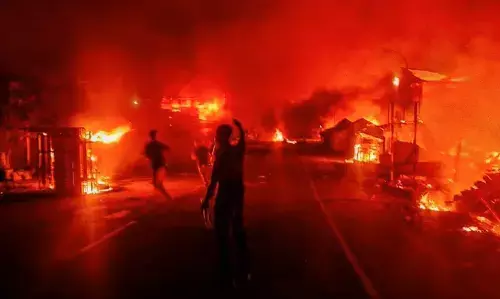 Manipur Violence: इंफाल में फिर भड़की हिंसा, महिलाओं में आक्रोश, सड़कें जाम, जलाए टायर, पुलिस से झड़प