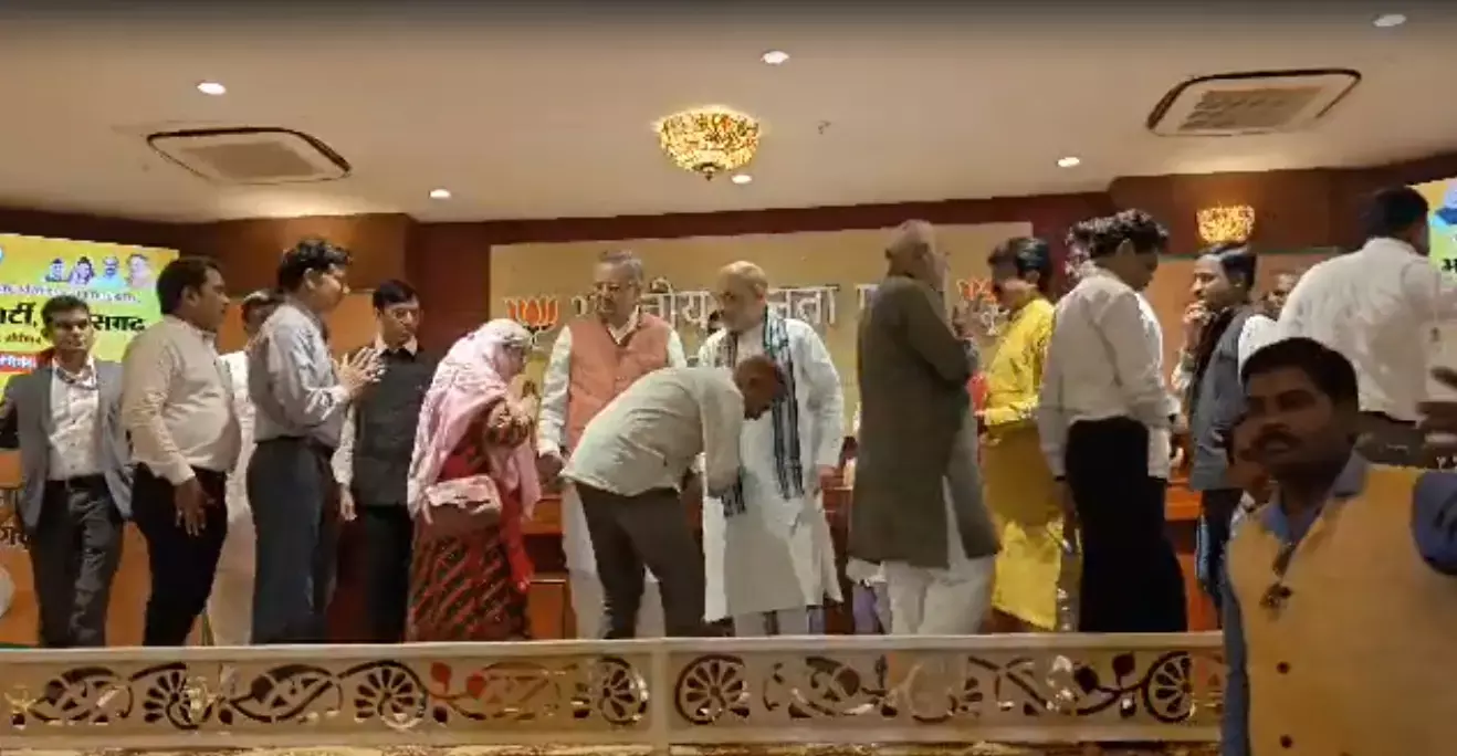 Amit Shah In Raipur: photo and video news: अमित शाह के स्‍वागत करने प्रदेशभर पहुंचे विभिन्‍न संगठनों के लोग, भाजपा प्रदेश कार्यालय में चल रहा है कार्यक्रम