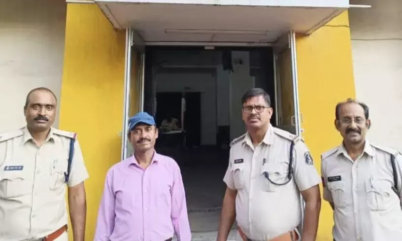 Korba News: छात्रा से ट्यूशन में छेड़छाड़ और अश्लील हरकत, प्राचार्य गिरफ्तार