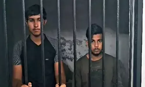 UP Crime News: मध्य प्रदेश के बाद उत्तर प्रदेश के आगरा में पेशाब कांड, युवक की पिटाई की फिर युवक के चेहरे पर किया पेशाब