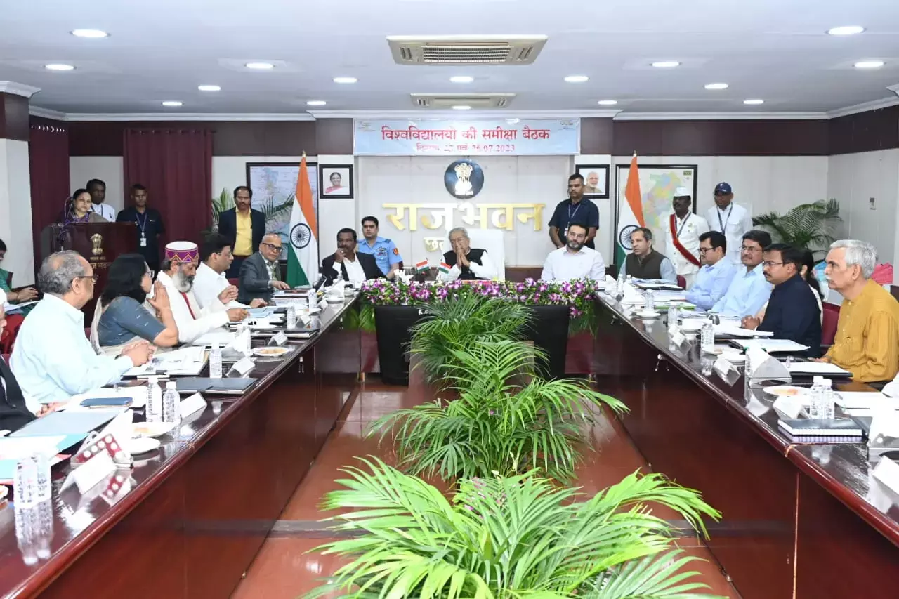 Big meeting at Raj Bhavan: राजभवन में चल रही है बड़ी समीक्षा बैठक, राज्‍यपाल हरिचंदन कर रहे हैं इन कामों की समीक्षा