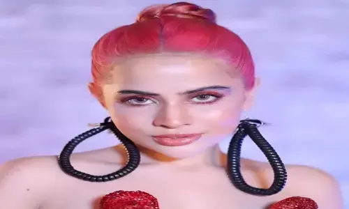 Urfi Javed : अरे बाप रे बाप, टेलीफोन वायर से उर्फी ने बनाई गजब की ड्रेस, VIDEO देख यूजर्स बोले...