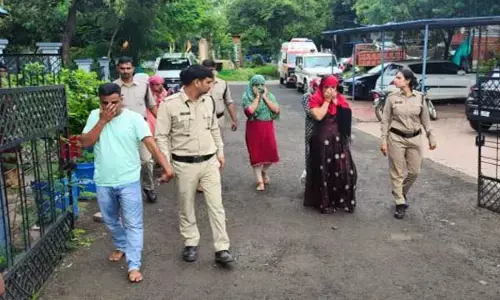 MP News: देह व्यापार का भंडाफोड़: पश्चिम बंगाल की पांच महिला आपत्तिजनक हालत में पकड़ाई, दो ग्राहक और संचालिका भी गिरफ्तार