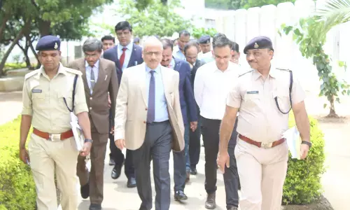 CJ Ramesh Sinha Visit in Bilaspur Jail: अचानक केंद्रीय जेल पहुंच गए चीफ जस्टिस सिन्‍हा, जानिए क्षमता से ज्‍यादा बंदी होने की जानकारी पर क्‍या दिए निर्देश
