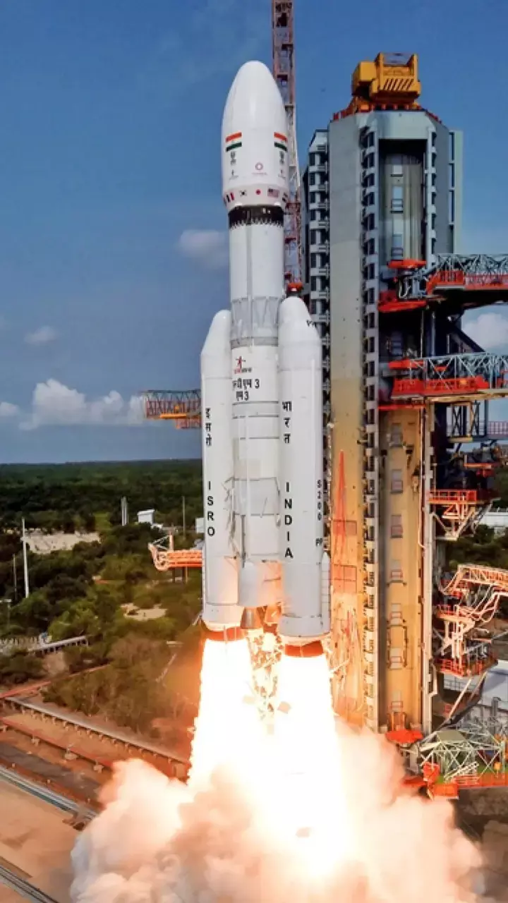 Chandrayaan 3: आखिर पृथ्वी के चक्कर काटते हुए क्यों चंद्रमा तक पहुंचता है चंद्रयान, सीधे क्यों नहीं करता सफर?...