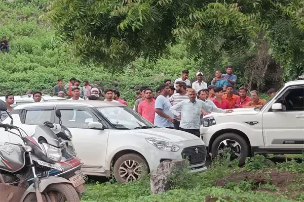CG-त्रिशूल घोंपकर ली जान, फिर पहचान छुपाने शव को पेट्रोल डालकर जलाया, मंदिर के बाहर लाश मिलने से सनसनी