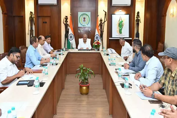 CG-बारिश के बाद सड़कों की करें मरम्मत, CM भूपेश बोले-सड़कों की मरम्मत के कार्य में नहीं होनी चाहिए लापरवाही